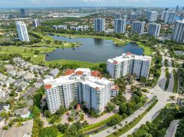 19900 E Country Club Dr Unit 318