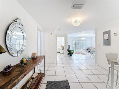9008 Collins Ave