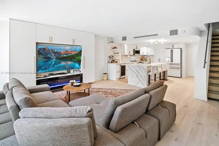 350 Grapetree Dr