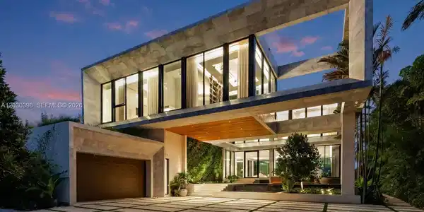360 S Hibiscus Drive