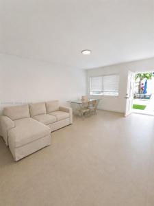 467 Golden Isles Dr