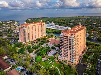 60 Edgewater Dr