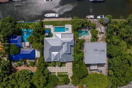 1820 S Bayshore Dr