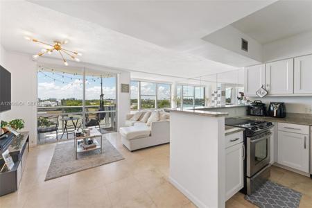 900 Bay Dr