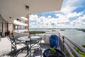 720 NE 69th St Unit 17W