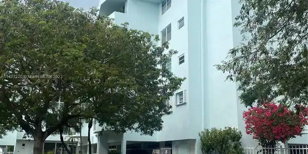 1990 Marseille Dr