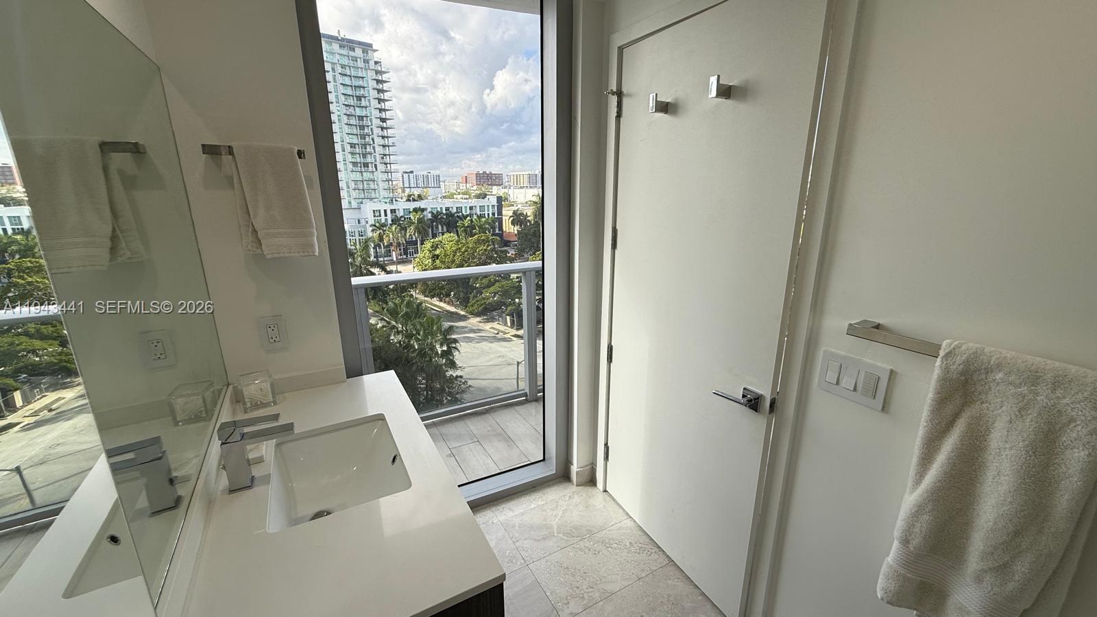 Image 2: SUPER SPACIOUS LAUNDRY ROOM