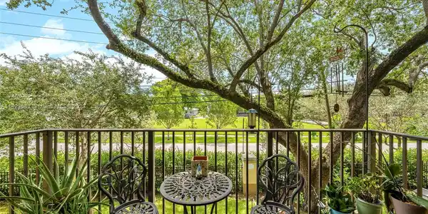 8900 NE 8th Ave Unit 1104