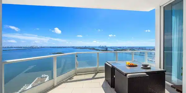 2020 N Bayshore Dr