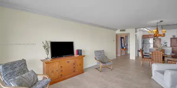 2780 NE 183rd St Unit 1115