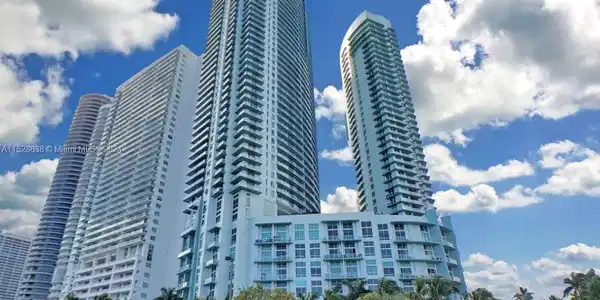 1900 N Bayshore Dr