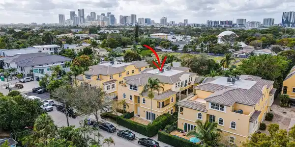835 NE 16th Ter