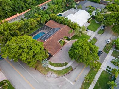 305 E Shore Dr E