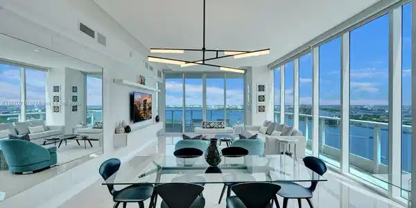 2020 N Bayshore Dr