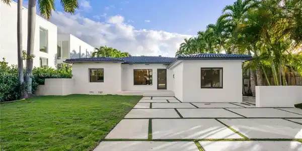 900 W 47th Ct