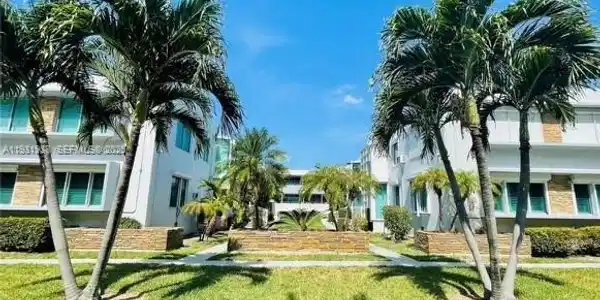 10178 Collins Ave
