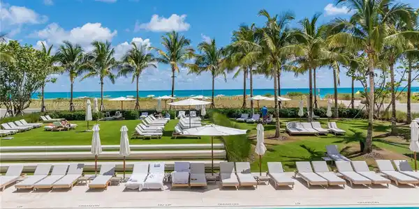 9001 Collins Ave