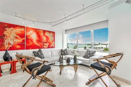 900 Bay Dr