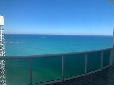 15811 Collins Ave