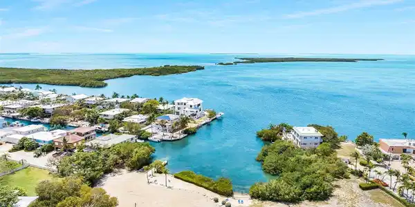 260 Bougainvillea St