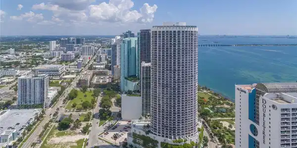 1750 N Bayshore Dr