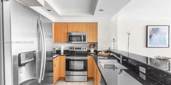 Image 4: OPen kitchen updated appliances