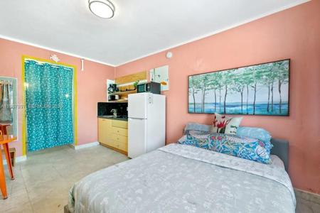 255 W 24th St