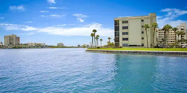 100 Intracoastal Pl