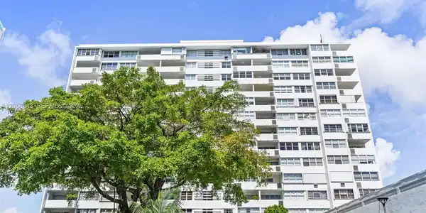3 Island Ave