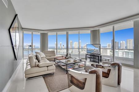 2600 Island Blvd