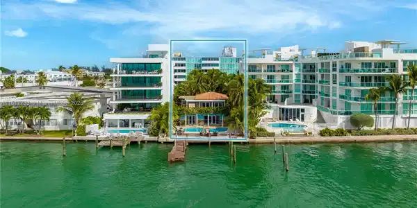 1920 Bay Dr