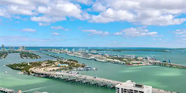 1750 N Bayshore Dr