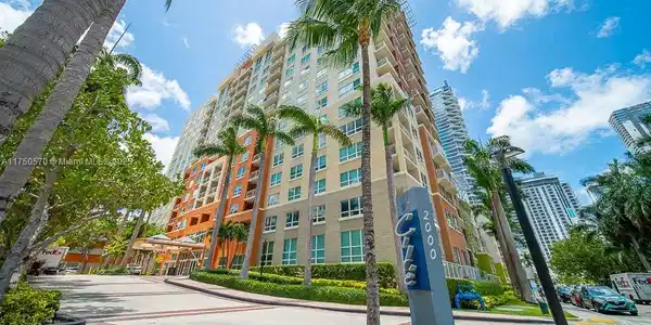 2000 N Bayshore Dr