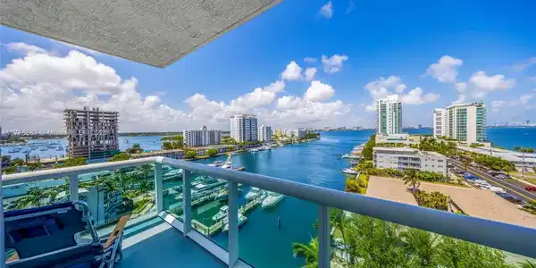7910 Harbor Island Dr