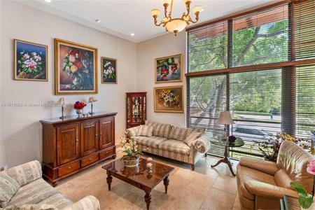 227 E Enid Dr