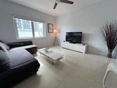 1100 Collins Ave