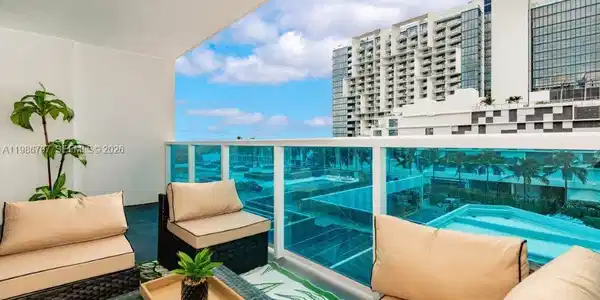 2301 Collins Ave