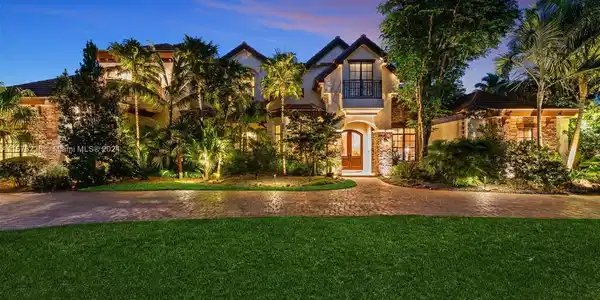 12301 Vista Ln