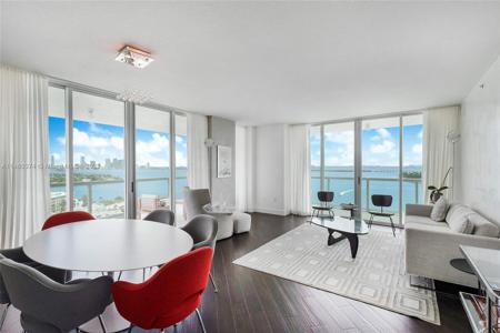 10 Venetian Way
