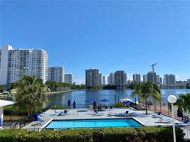 2780 NE 183rd St Unit 907