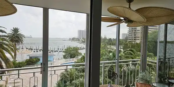 11111 Biscayne Blvd