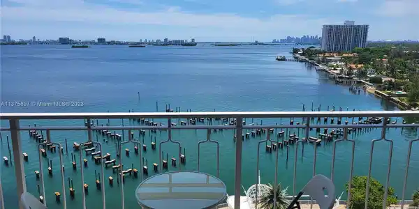 11111 N Biscayne Blvd