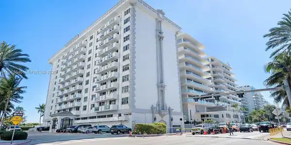 9195 Collins Ave