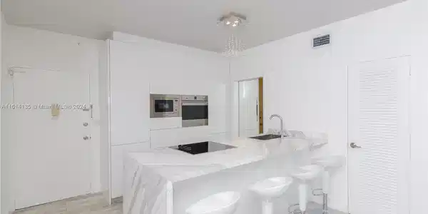 3 Island Ave