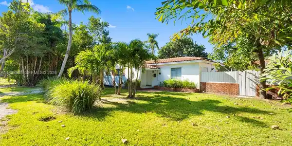 738 Fernwood Rd