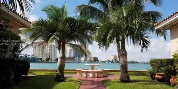 2160 Bay Dr Unit 2-8