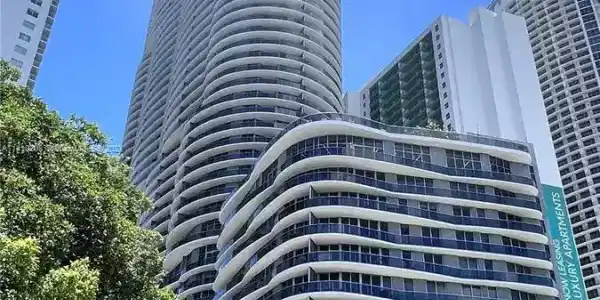 488 NE 18th St Unit 3401