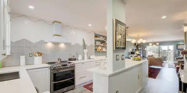 1332 Bayview Dr