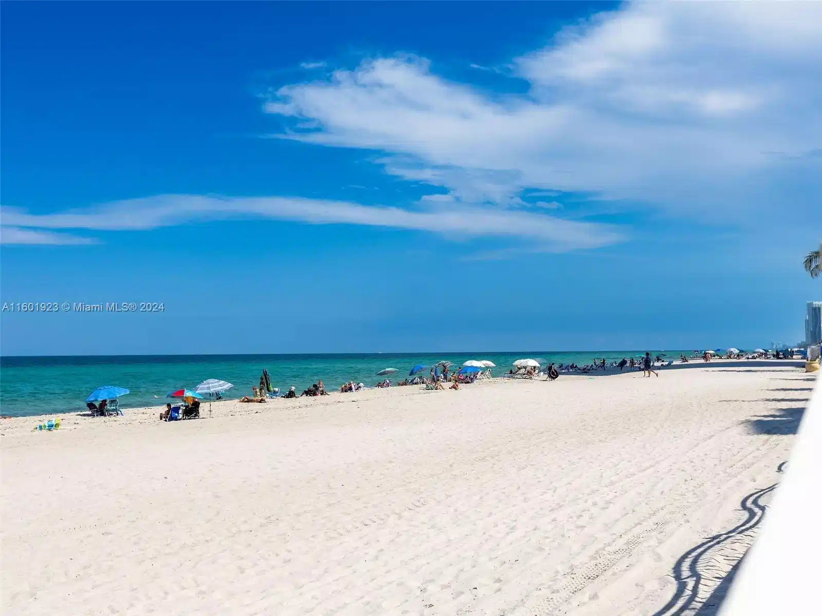 Image 1: Ocean front living at it's best!