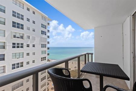 6039 Collins Ave